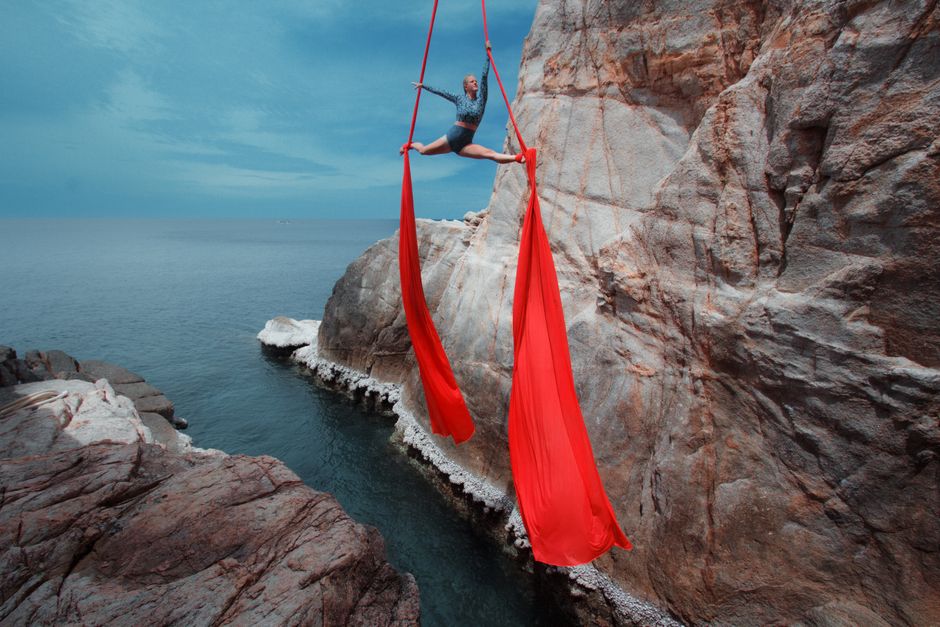 Aerial Yoga: How Hammock Yoga Works and Who It Suits