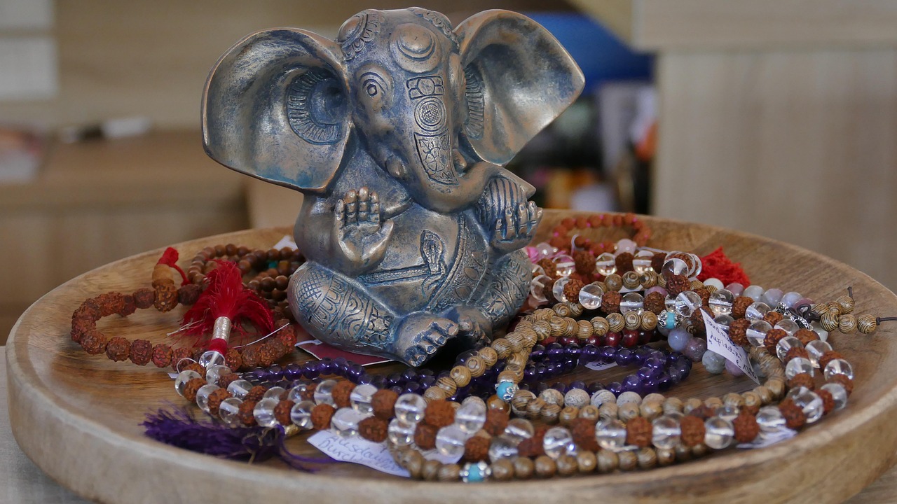 Jewellery, chains, bracelets, mala, statue, deco, necklace, pearls, bracelet, crystal, gemstone, pearl necklace, prayer beads, mala, mala, mala, mala, mala, necklace, necklace, bracelet, prayer beads