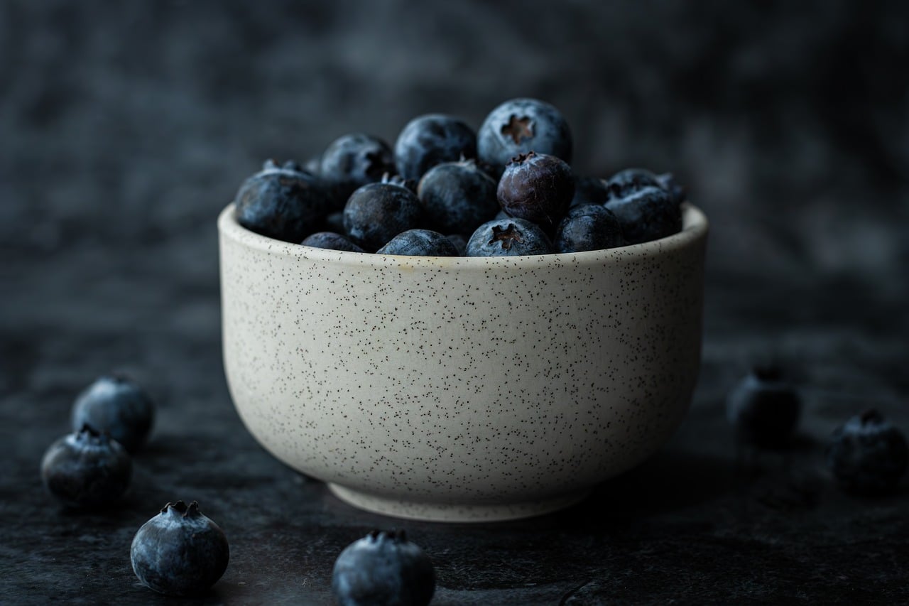 Blueberries, berries, fruits, nature, background, food, windows wallpaper, hd wallpaper, mac wallpaper, laptop wallpaper, desktop backgrounds, 4k wallpaper 1920x1080, 4k wallpaper, wallpaper hd, free
